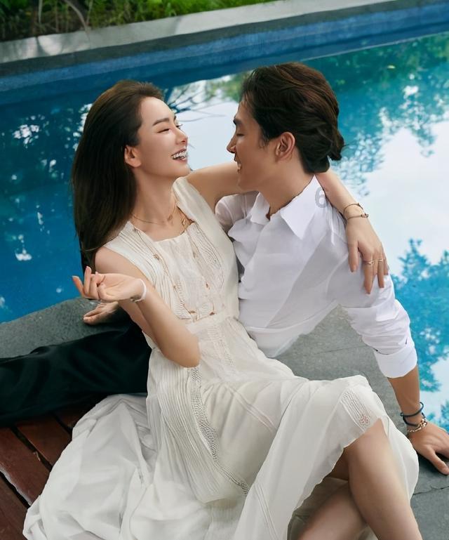 胡歌老婆产后复工陪其拍广告